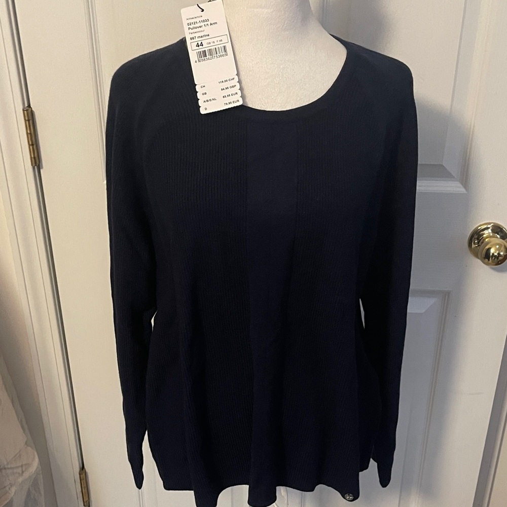 GOLLEHAUG POPOVER SWEATER NWT US SZ LARGE